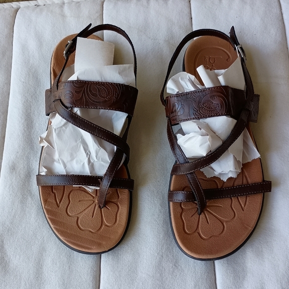 BOC Brown Leather Sandals with Floral Design_10 - Picture 2 of 8